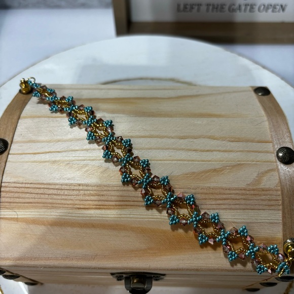 Artisan Handmade beautiful bicone and seed bead bracelet. - Picture 6 of 9